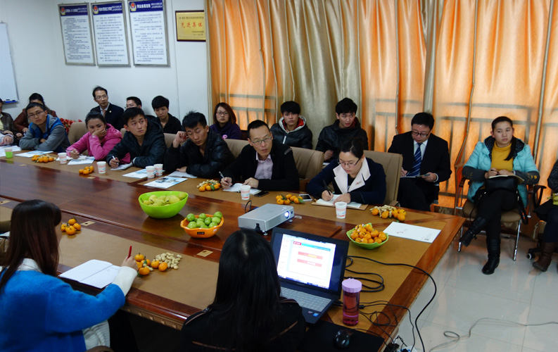 UWIN电竞第四届客户沙龙及网络营销分享会于2013年10月23日举行，30余家客户参加了本次沙龙和讲座，并给予高度赞许和认可。事实证明，UWIN电竞在不断强化产品和服务品质的同时，UWIN电竞还持续不断加强对客户网站运营和营销推广上的支持。选择UWIN电竞，就是选择了一条通往新媒体营销和电子商务的捷径。