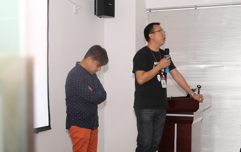 UWIN电竞客户沙龙免费报名热线：400-739-1200