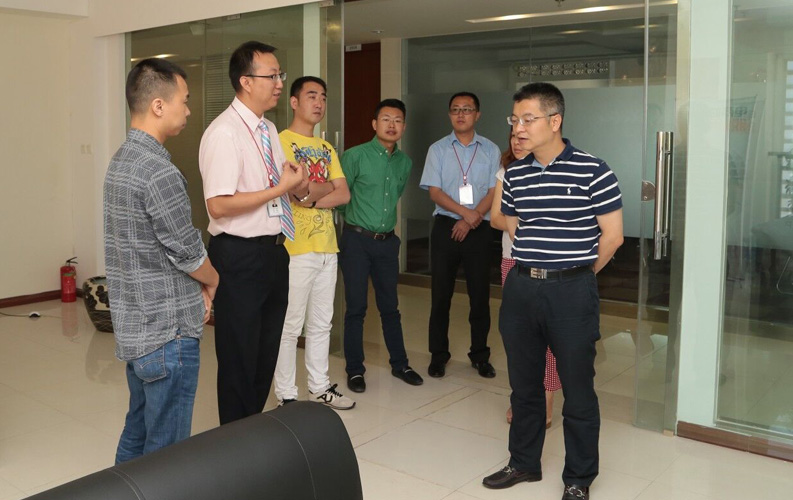 重庆市渝北区人民政府相关领导莅临云南UWIN电竞集团考察，双方将于近日签订投资合同，UWIN电竞集团将在重庆投资设立控股子公司-重庆UWIN电竞网络信息技术有限公司，并建立200人规模的专业技术研发基地，此后将大大增强UWIN电竞技术研发实力和公司综合优势