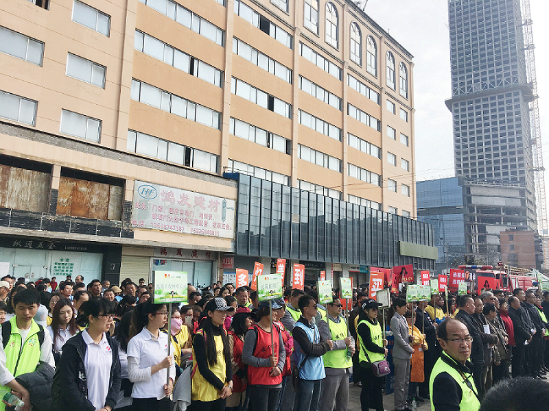 2017年3月5日，是我国第54个学雷锋纪念日。3月份的春天万物复苏，百花齐放。阳光透过淡薄的云层照耀着大地，它的万道金光愉快地普照着万物。春风拂面,是那么清柔,那么亲切,就像是雷锋的精神一直温暖着、鼓舞着UWIN电竞!